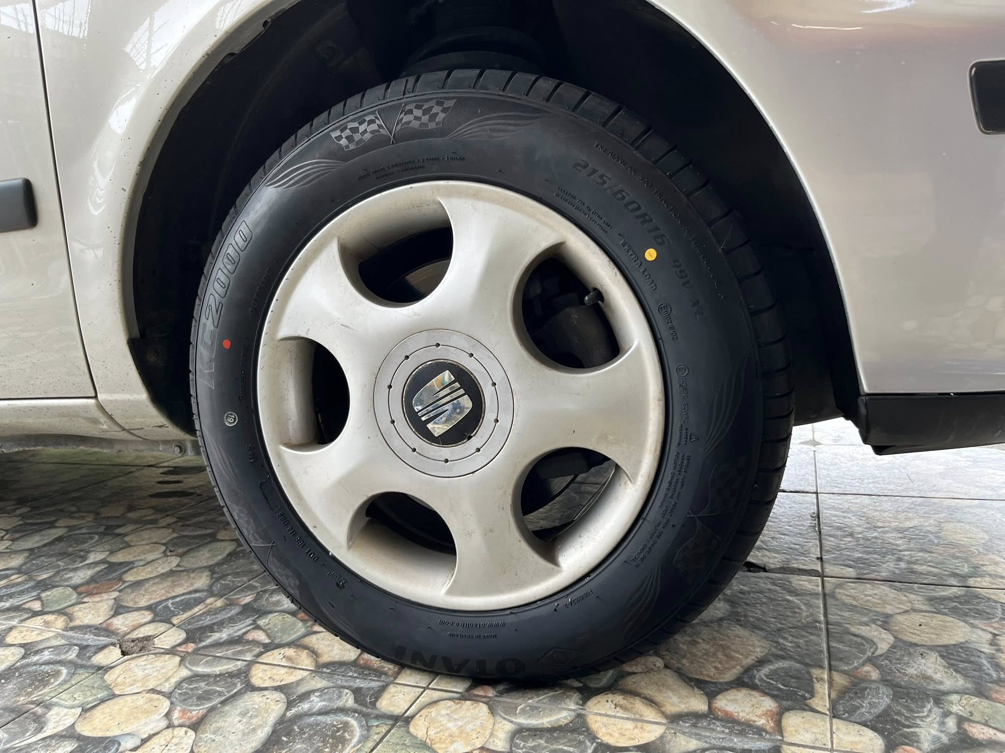 SEAT #ALHAMBRA🚘❤️💫 🛞🐘#OTANI #KC2000 215/60R16