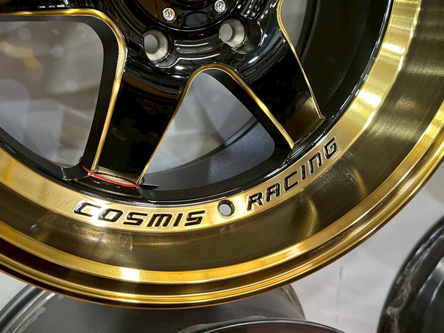 “Cosmis Type G ขอบ 18 9.5 ET22 10.5 ET25 6x139.7 สีดำขอบไดร์ทอง