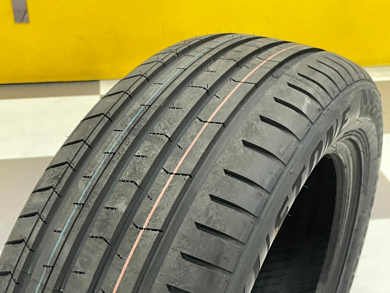 ยางใหม่ คูสโตน KUSTONE PASSION P9 215/55R17 ยางใหม่ปี2024