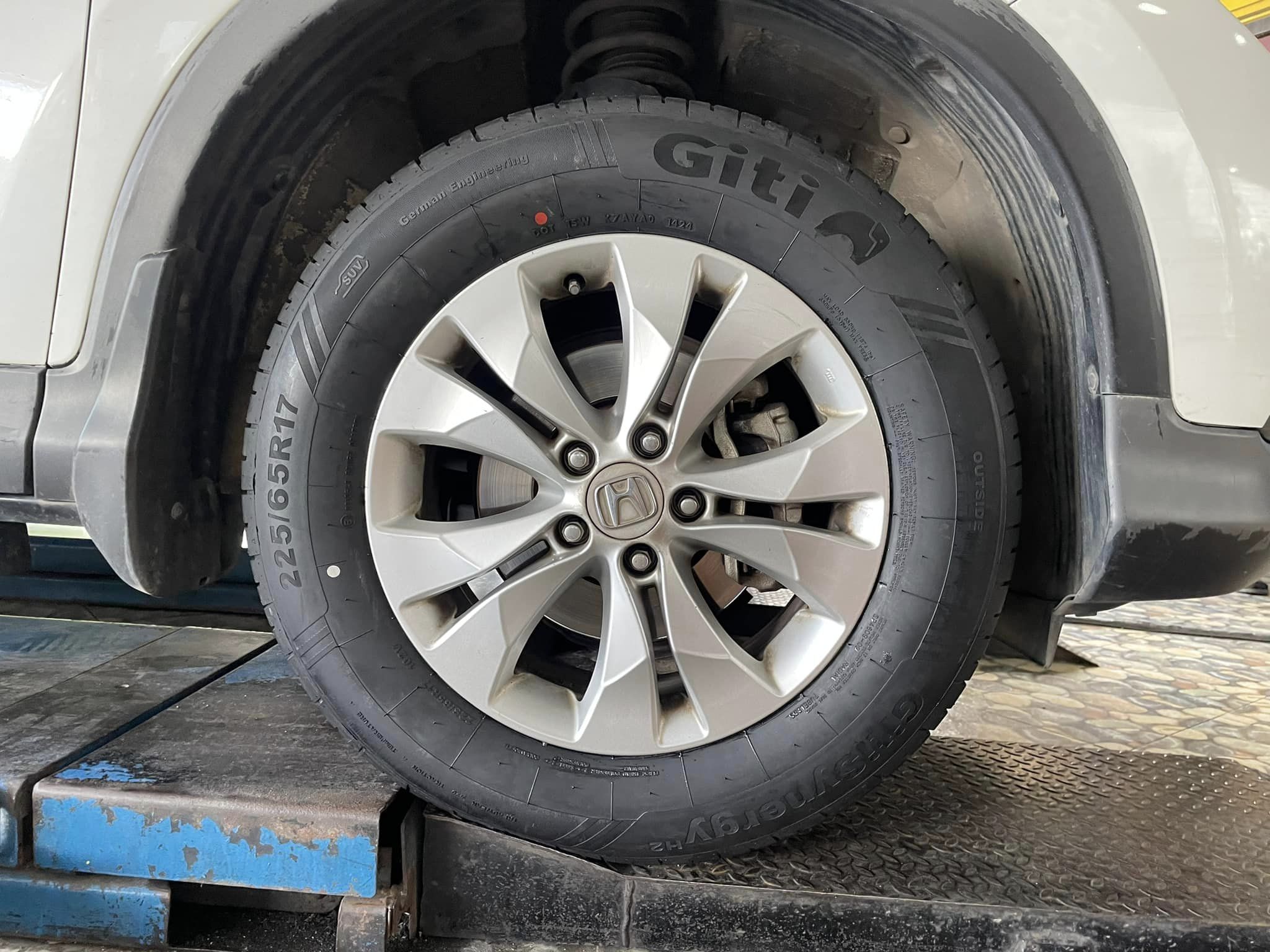 HONDA CRV เปลี่ยนยาง GITI SYNERGYH 2 225/65R17