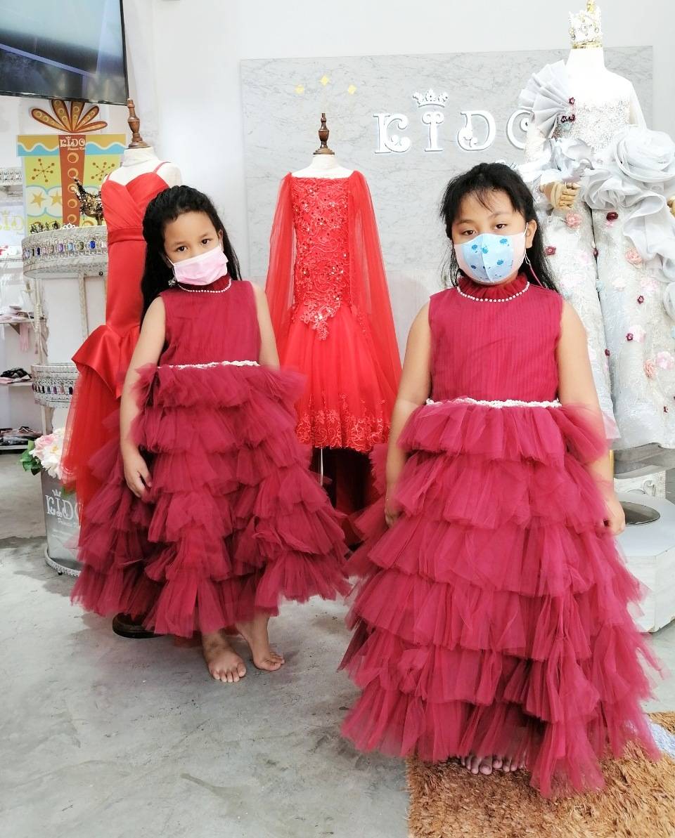 ชุดเจ้าหญิง(หน้าร้านอยู่รัชดา ลองได้ถ่ายรูปจากชุดจริง)B202 สีขาว กระโปรงสั้นชั้นๆฟู น่ารักค่า