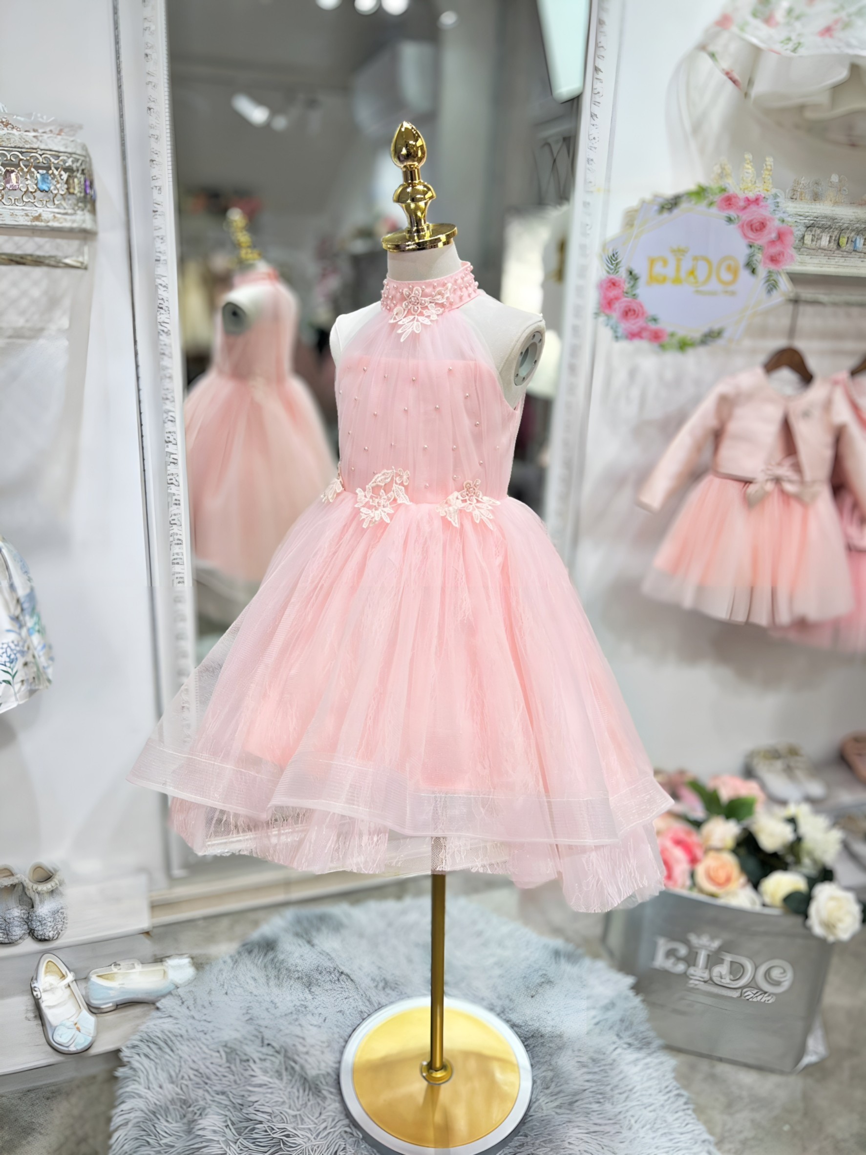 sชุดราตรีเด็ก(หน้าร้านอยู่รัชดา ลองได้ถ่ายรูปจากชุดจริง)W18615สีชมพู สีฟ้า คอติด แขนสั้น หน้าสั้นหลังยาว
