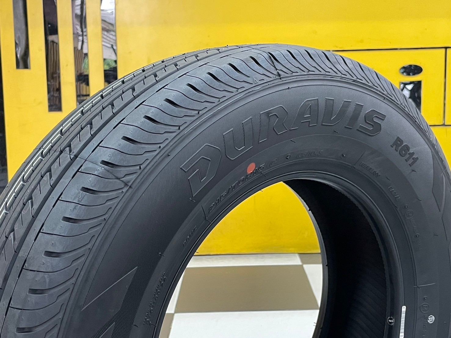 ยางใหม่ Bridgestone Duravis R611 215/70R15 ยางใหม่ปี2024