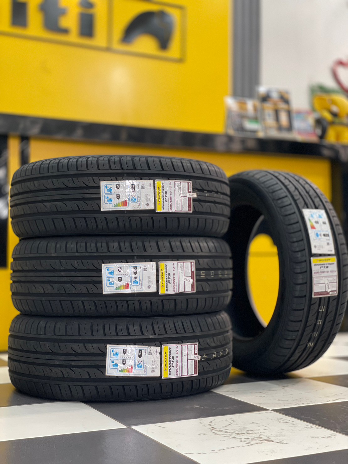 DUNLOP GRANDTREK PT3 235/55R19 ยางใหม่ปี2023