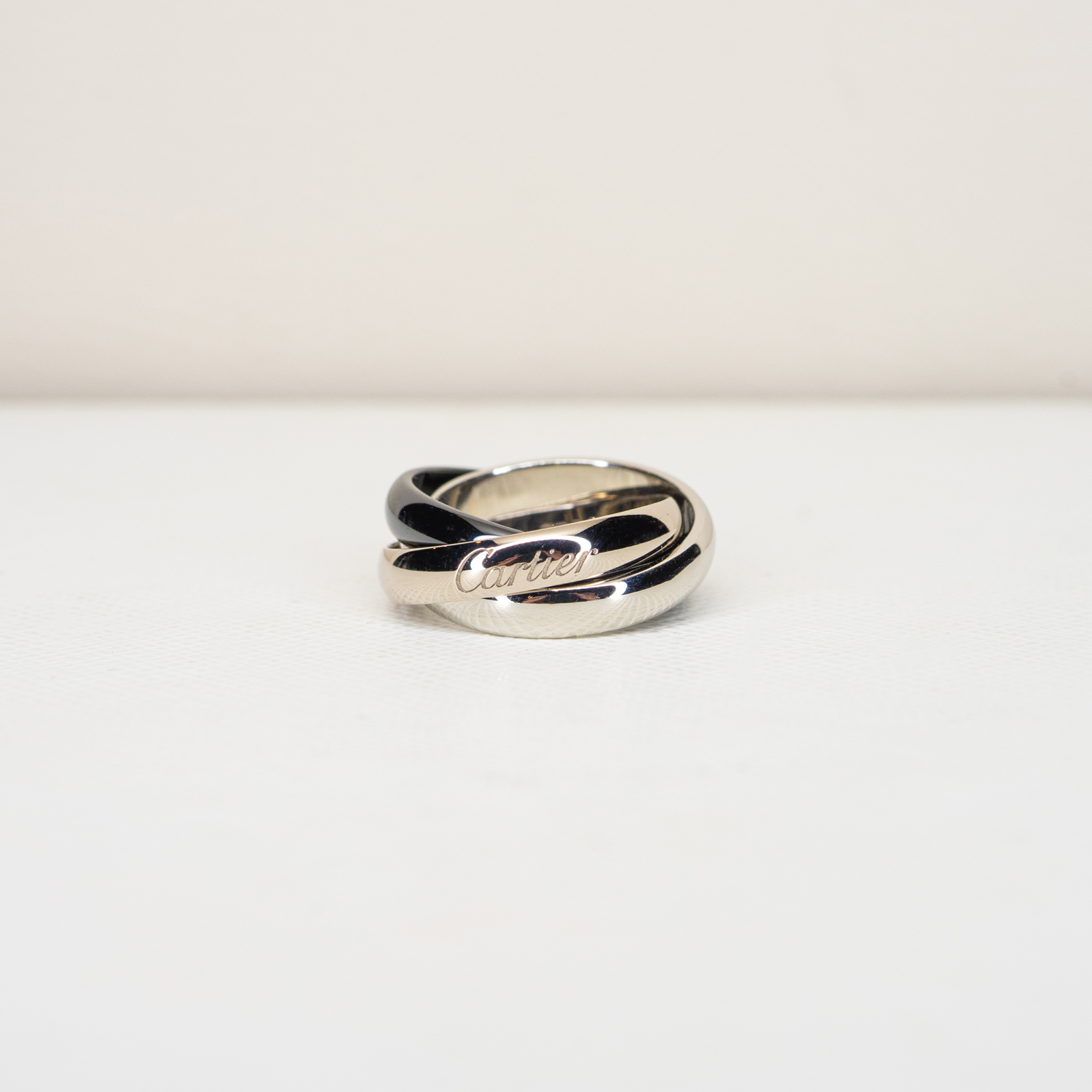 แหวน Cartier Trinity Classic Ceramic ทองคำขาว 18K และ เซลามิก ไซส์48# +กล่องและการ์ด (Used)
