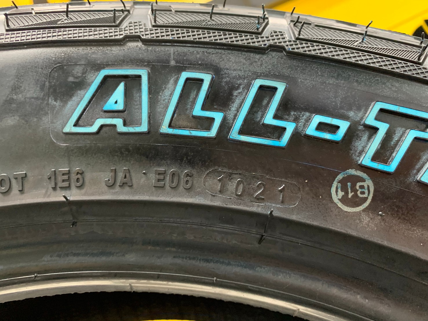 ยางโอตานิ OTANI SA3000 275/55R20 ยางใหม่ปี2021 ราคาพิเศษพร้อมติดตั้งฟรี สามารถสอบถามเพิ่มเติมได้ค่ะ