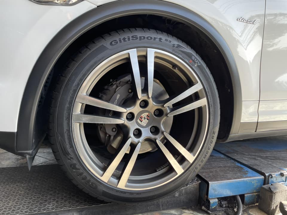 🚗#PORSCHE_CAYENNE🛞 🛞#ยางจีที #ยางสปอร์ตสมรรถนะการขับขี่สูง 🛞 ติดตั้งเปลี่ยนยาง 🛞#Giti_SportS2 295/35R21