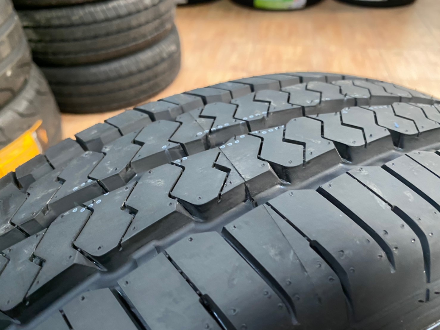 195R14 รุ่น SC328 ยี่ห้อ WESTLAKE ยางรถกะบะ พร้อมติดตั้งฟรี