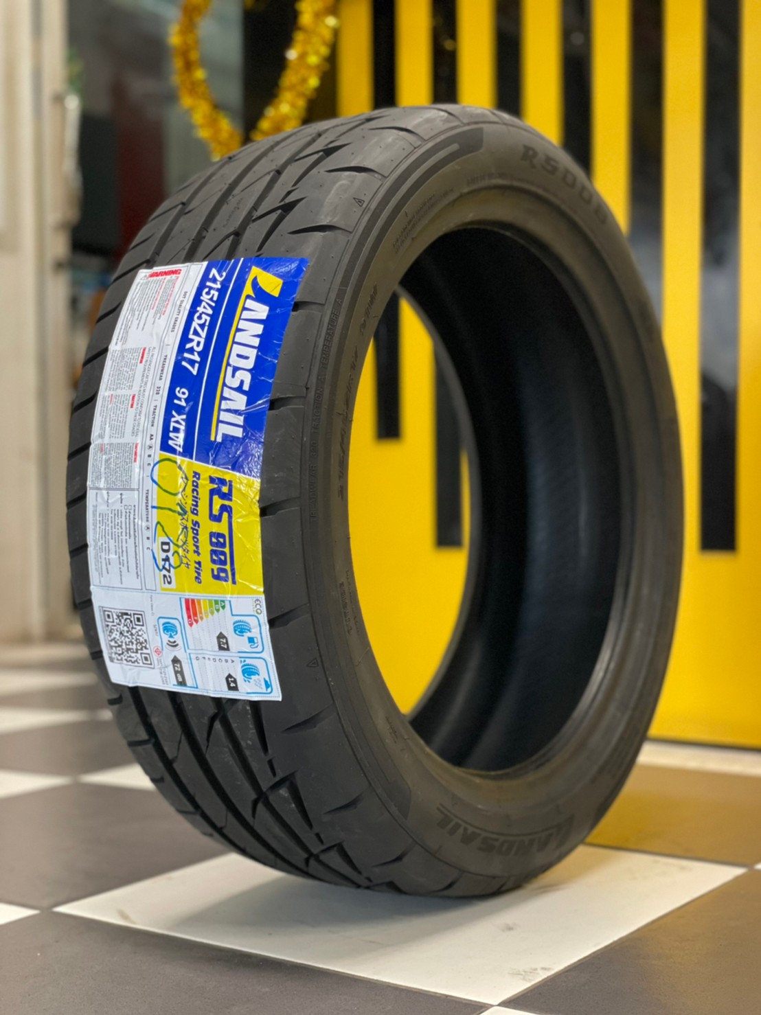 ยางสปอร์ตลายซิ่ง คุณภาพดี Lansail RS009 215/45R17ยางใหม่ปี2023
