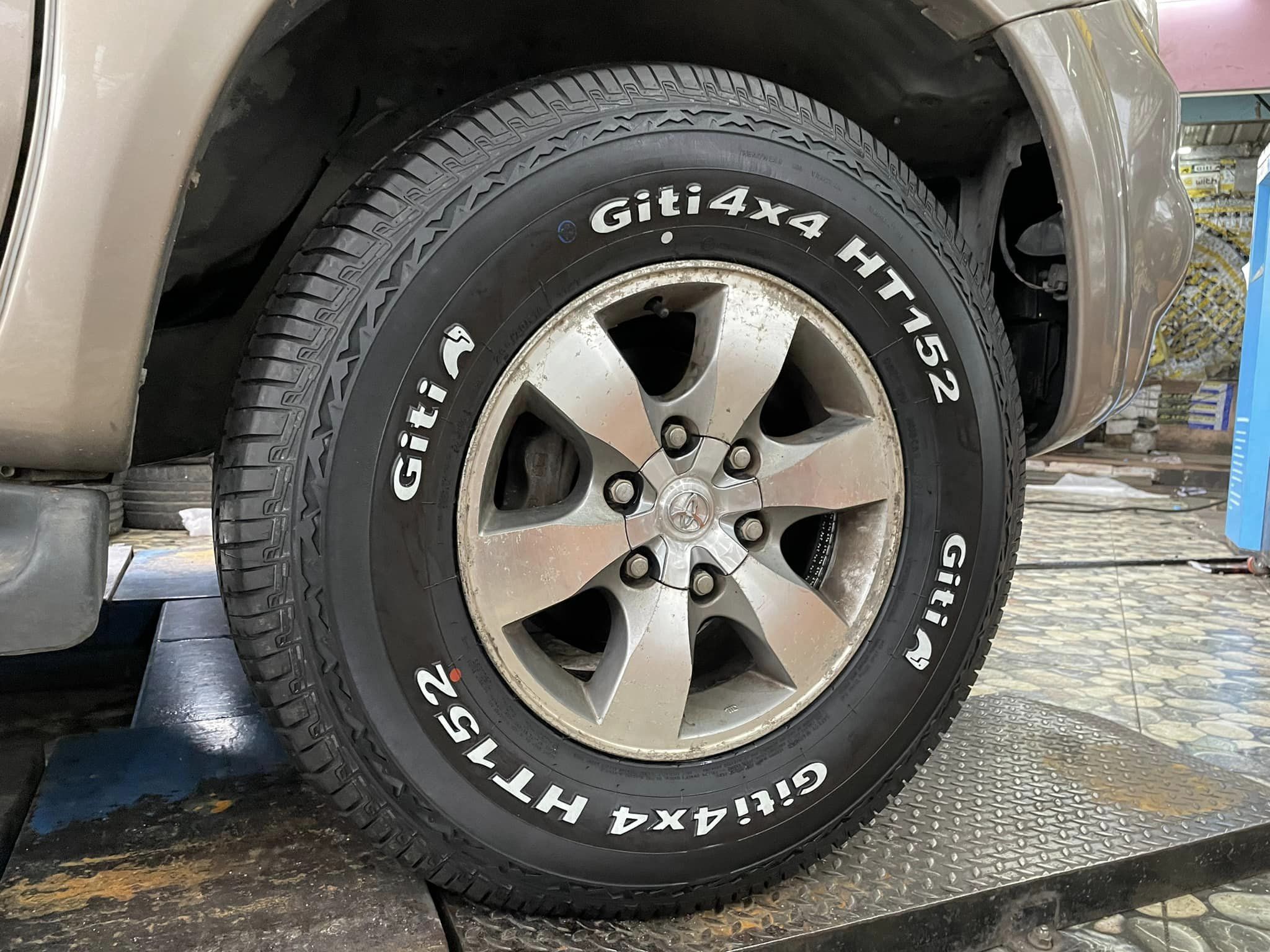 #TOYOTA_FORTUNER เปลี่ยนยาง #GITI_4X4HT152_265/70R16