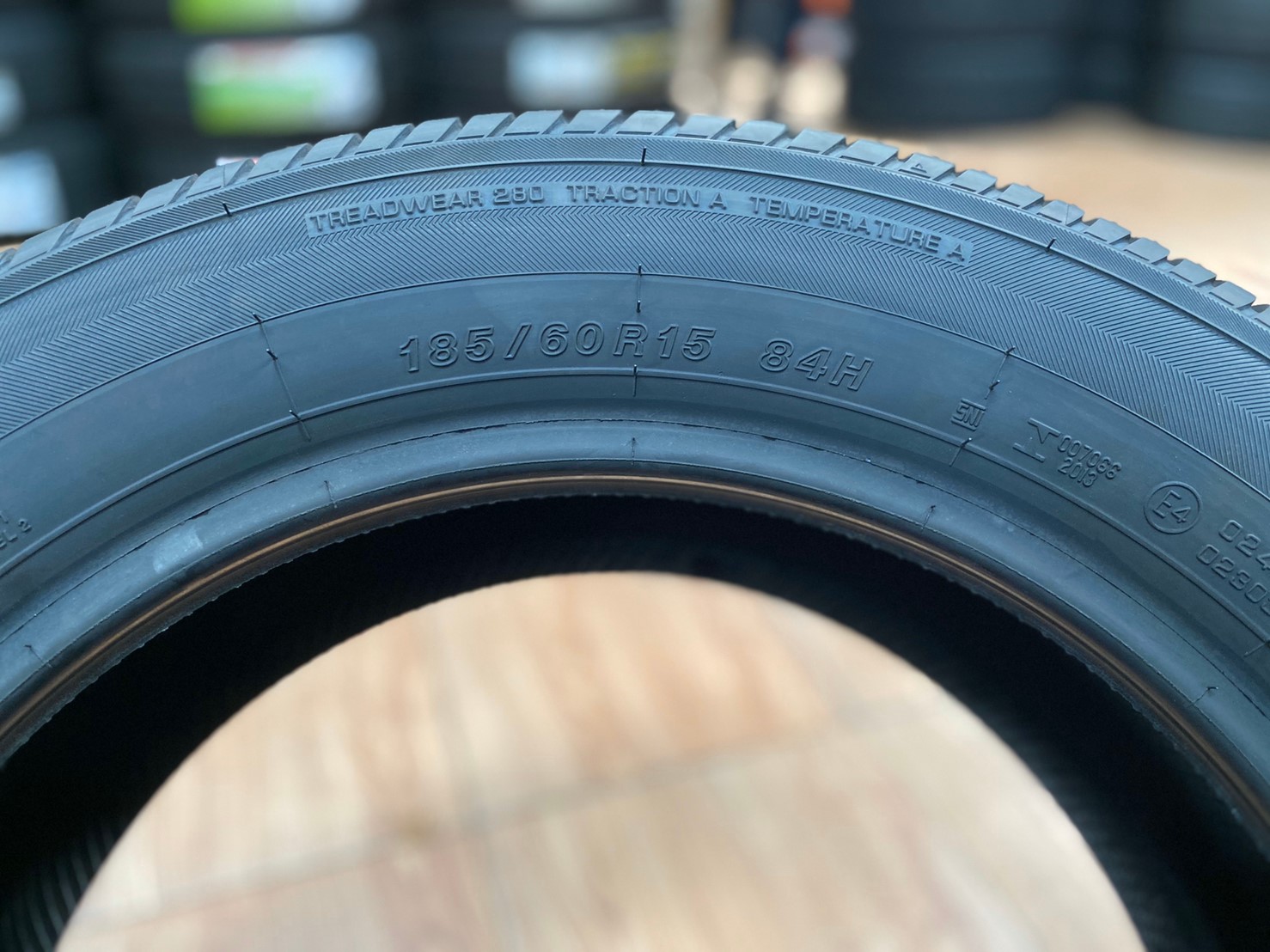 YOKOHAMA E70 185/60R15 ยางใหม่ปี2020 ยางคุณภาพดีนุ่มเงียบ