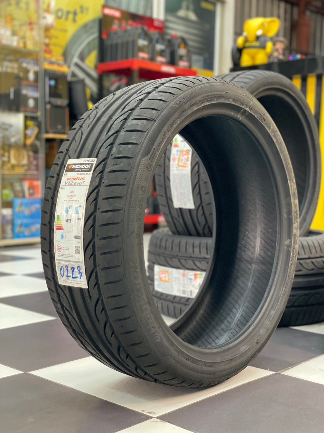 ยางHANKOOK รุ่น VENTUS V12 *evo 2 225/40R19 ยางใหม่ปี2023