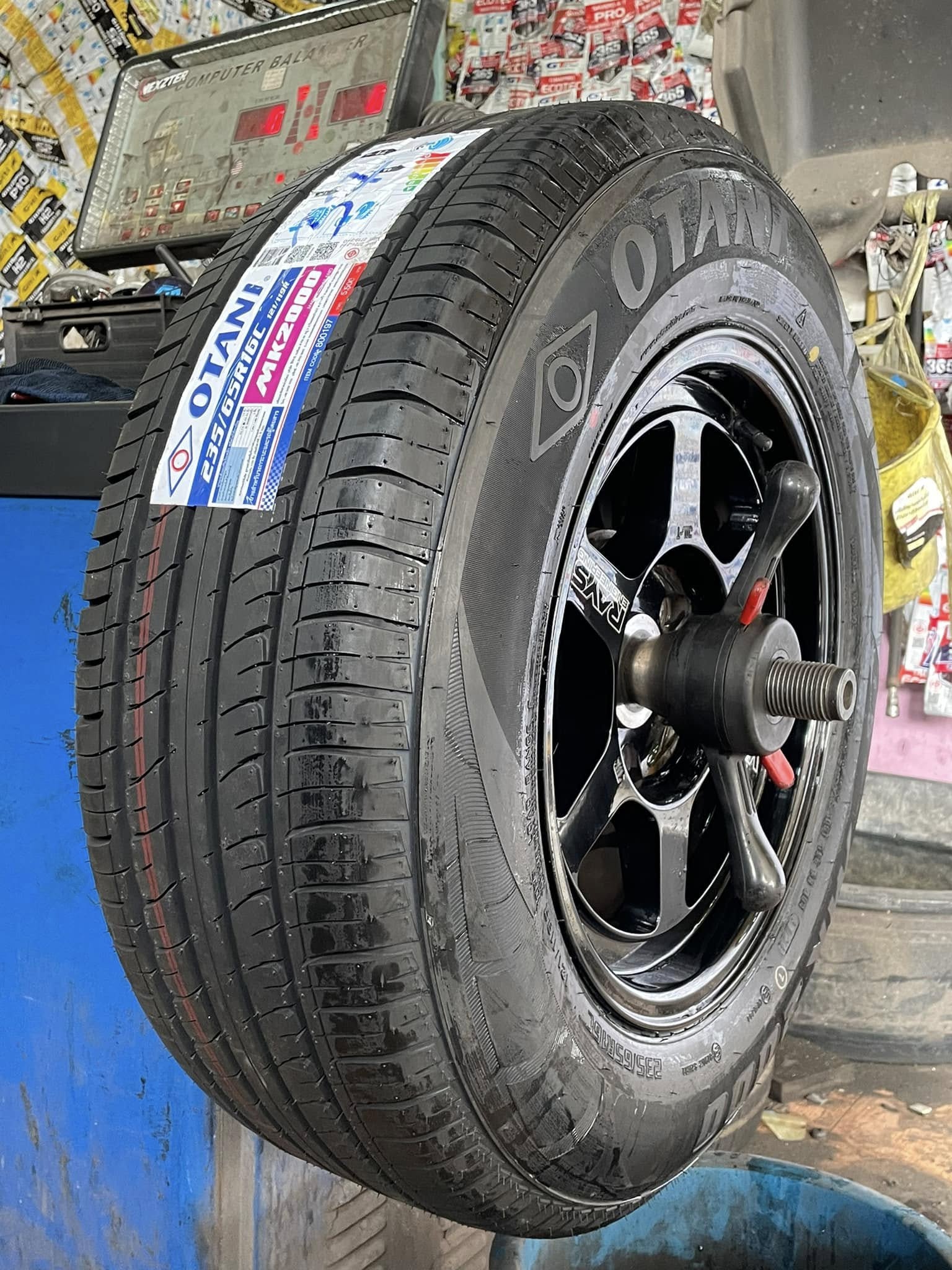 🚘 #TOYOTA_COMMUTER👉เปลี่ยนยาง #OTANI #MK2000 235/65R16
