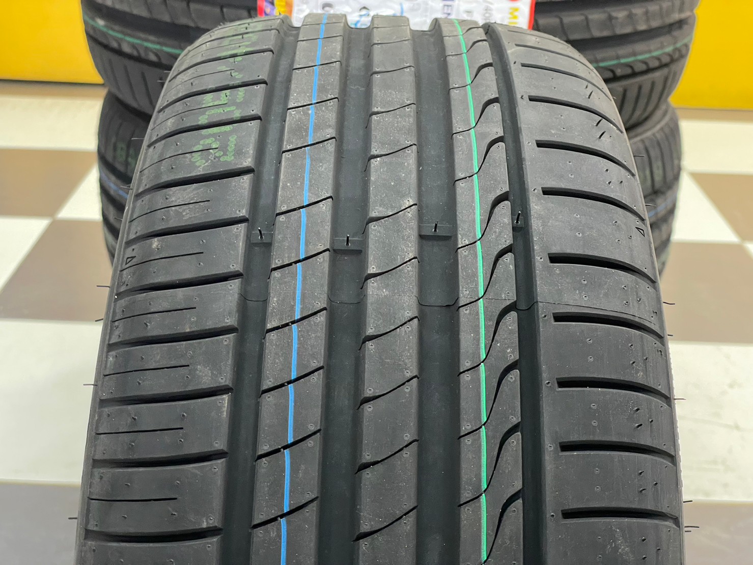 ยางMINERVA F205 205/40R18 ยางสปอร์ตคุณภาพดี สมรรถนะการขับขี่สูงนุ่มเงียบ ยางใหม่2023