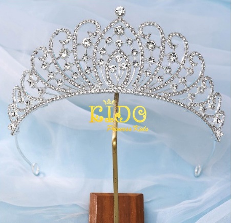 มงกุฎเด็ก(หน้าร้านอยู่รัชดา)KF689 สีเงิน มงกุฎโค้ง ประดับเพชรวิ้งๆ