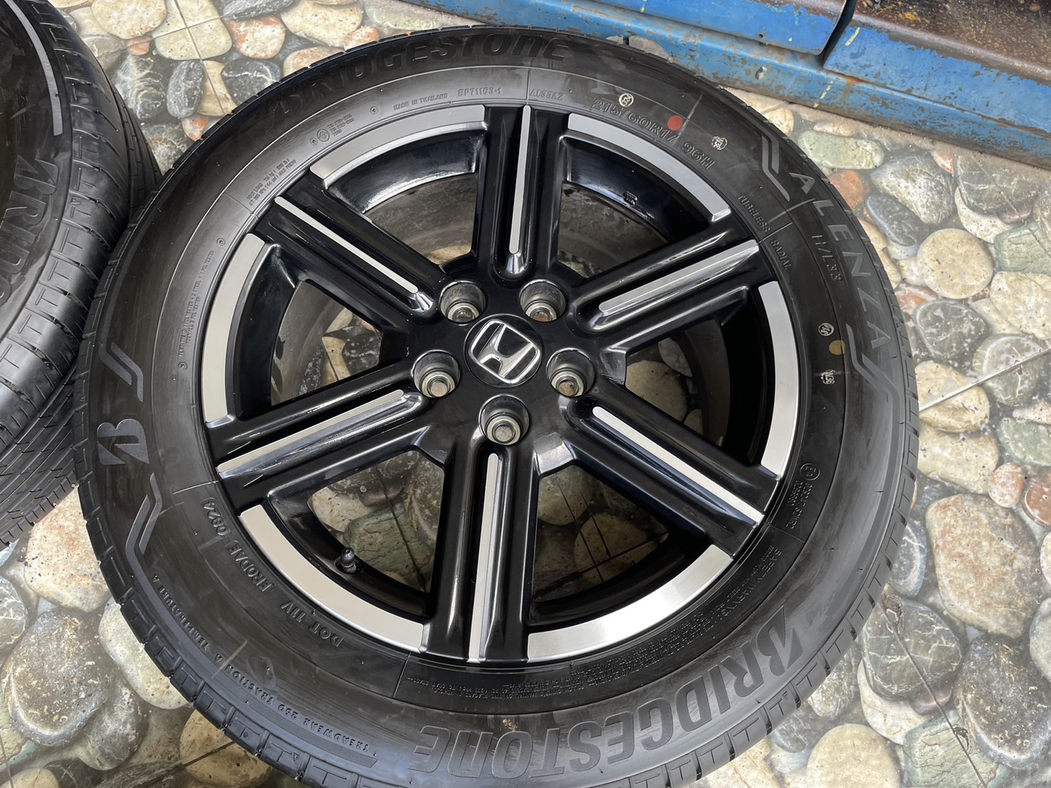 ล้อแม็กป้ายแดง HONDA HR-V ตัวท็อป รุ่นใหม่ล่าสุด ขอบ 17 ดำหน้าเงา สวยกริ๊บ พร้อมยาง #Bridgestone Alenza H/L33 215/50R17 ยางปี2024