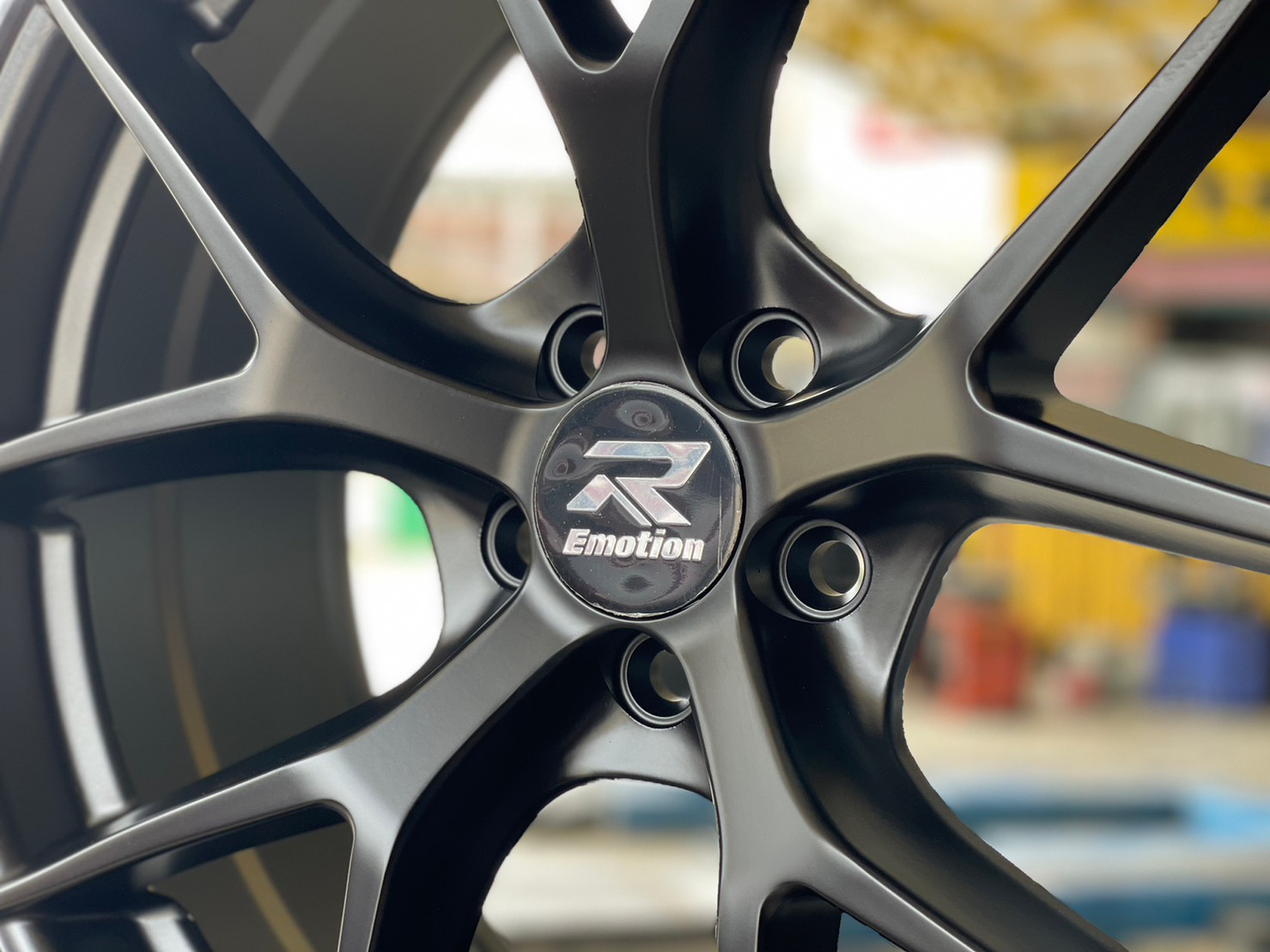 ล้อแม็ก EmotionR รุ่น FRE ขอบ 18x8 ET35 PCD 5x100 สีดำ