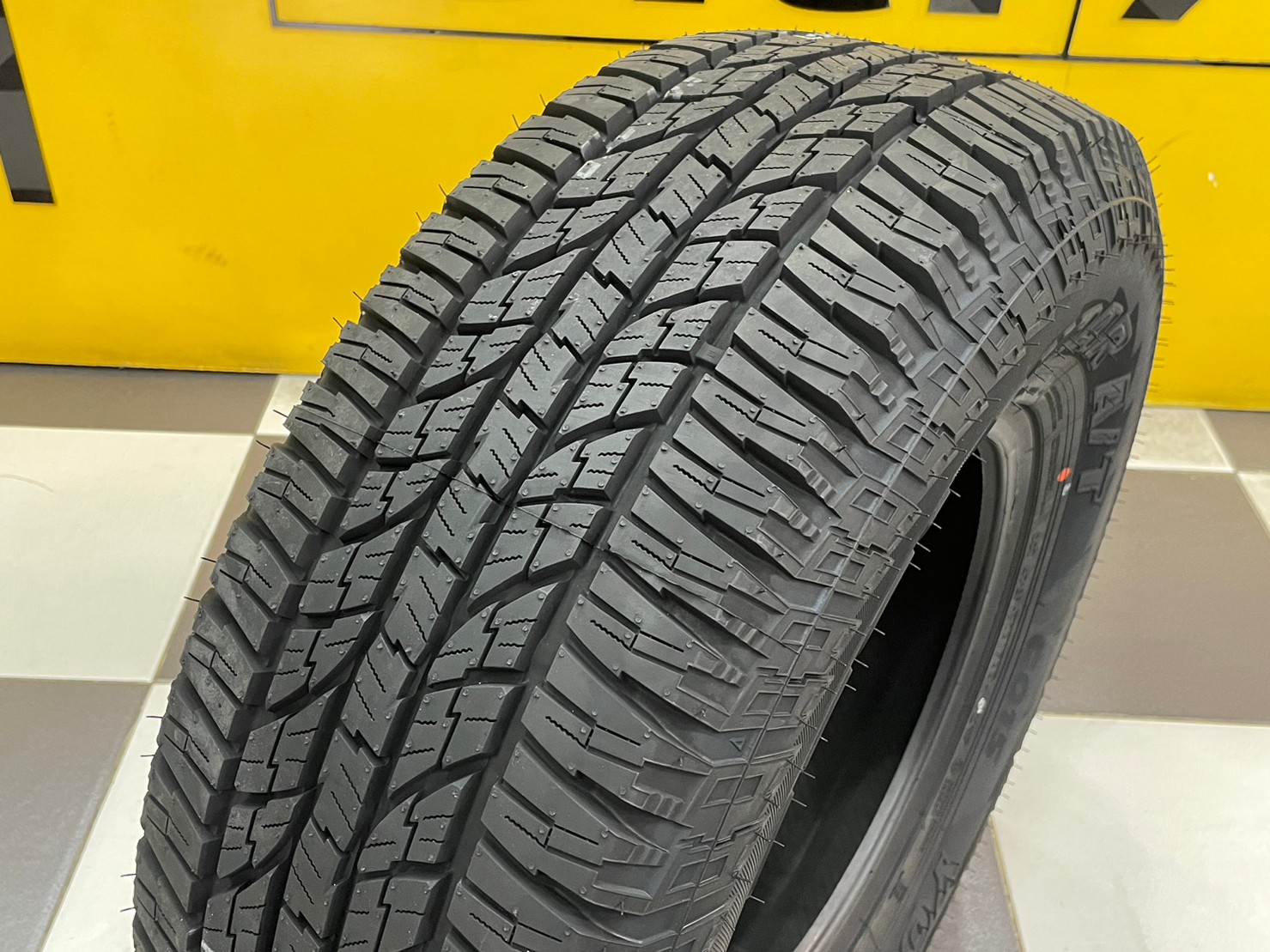 ยางใหม่โยโกฮามา #YOKOHAMA GEOLANDAR A/T G015 265/70R15 ยางใหม่ปี2023 (4เส้น)