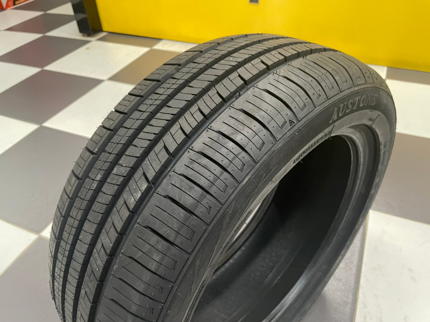 ยางใหม่AUSTONE SP602 195/50R15 ยางผลิตไทย คุ้มค่ารับประกันบาดบวมเบียดตำ365วันเคลมฟรี
