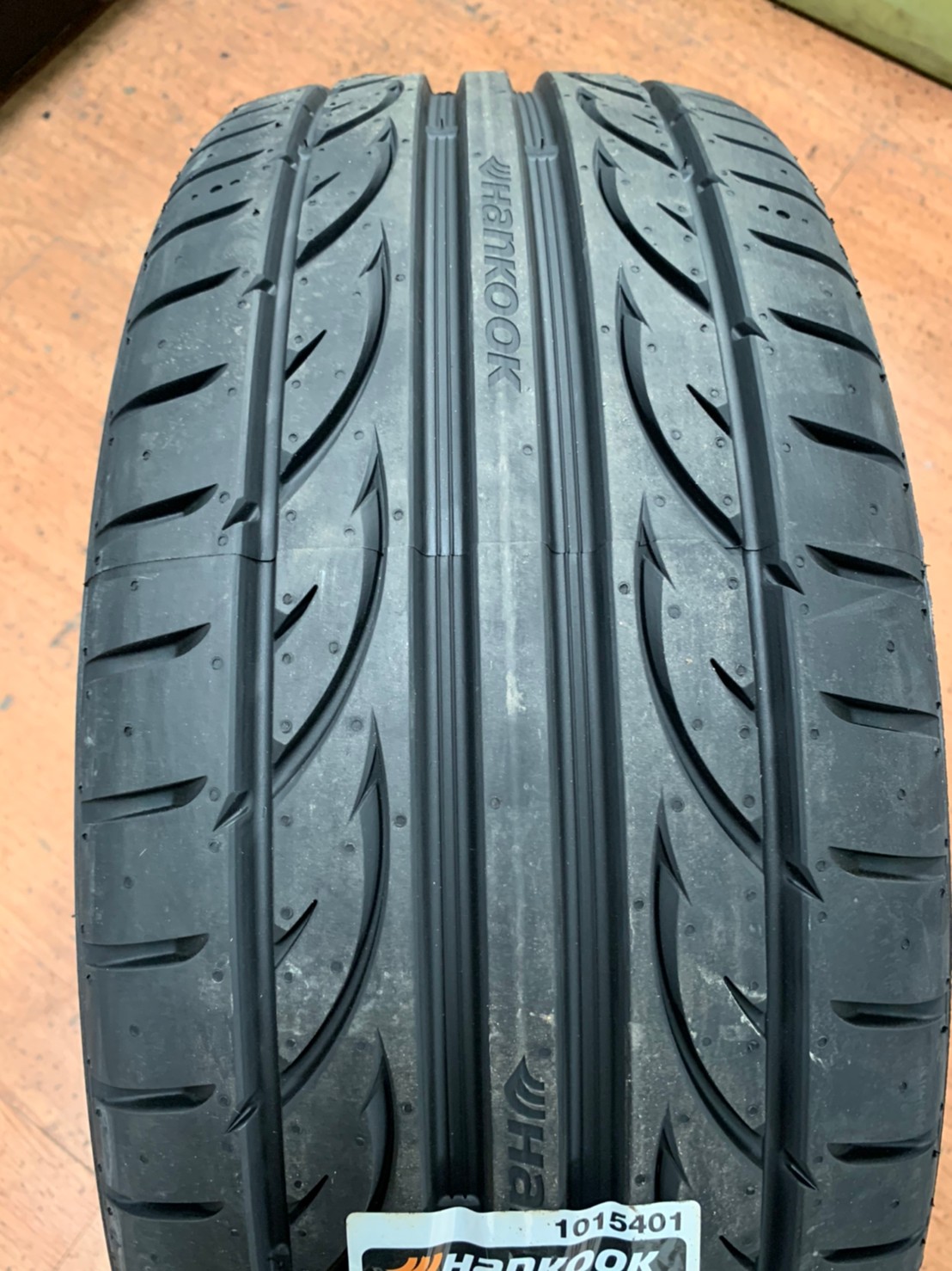 Hankook Ventus V12 215/45R17 ยางสปอร์ต นุ่มเงียบ