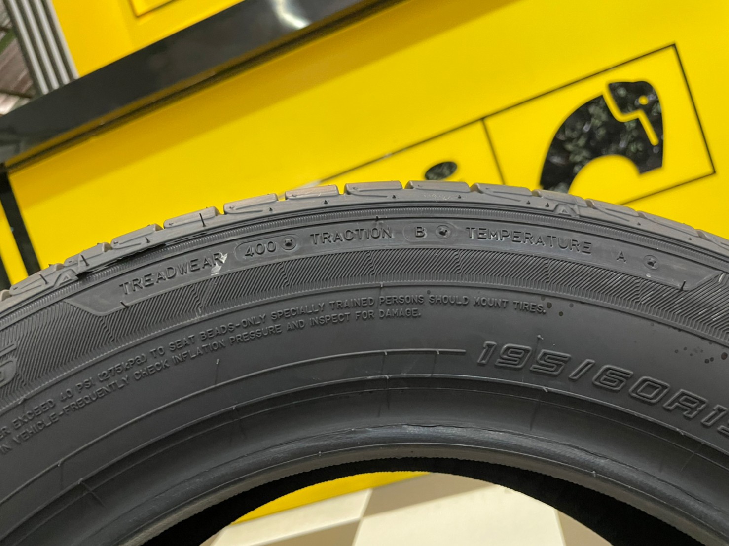 ยางใหม่ DUNLOP LM705 195/60R15 ยางดันลอป ยางไทย ปี2022