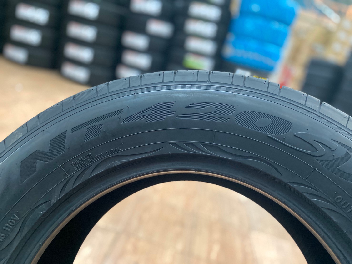 ยางใหม่ ลายซิ่งขวัญใจวัยรุ่น Nitto 420SD 265/60R18 ยางใหม่ปี2020
