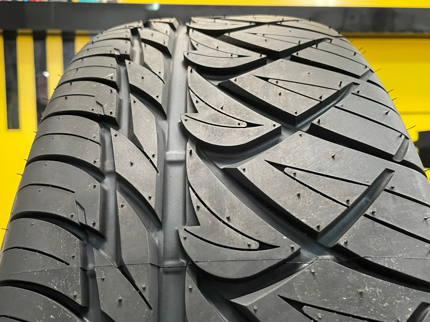 NITTO NT420SD 265/60R18 ยางลายซิ่ง สปอร์ต สมรรถนะสูง ยางใหม่ปี2022