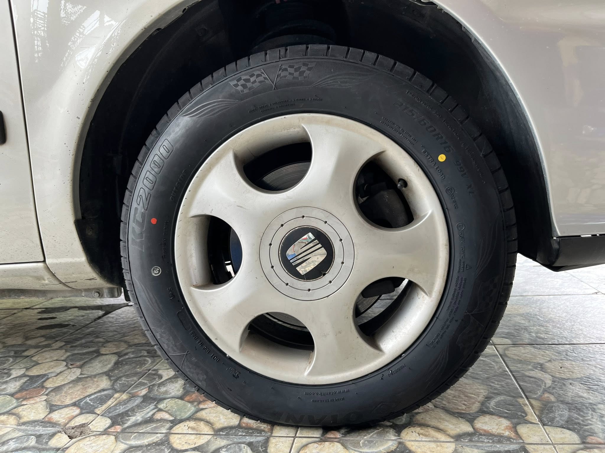SEAT #ALHAMBRA🚘❤️💫 🛞🐘#OTANI #KC2000 215/60R16