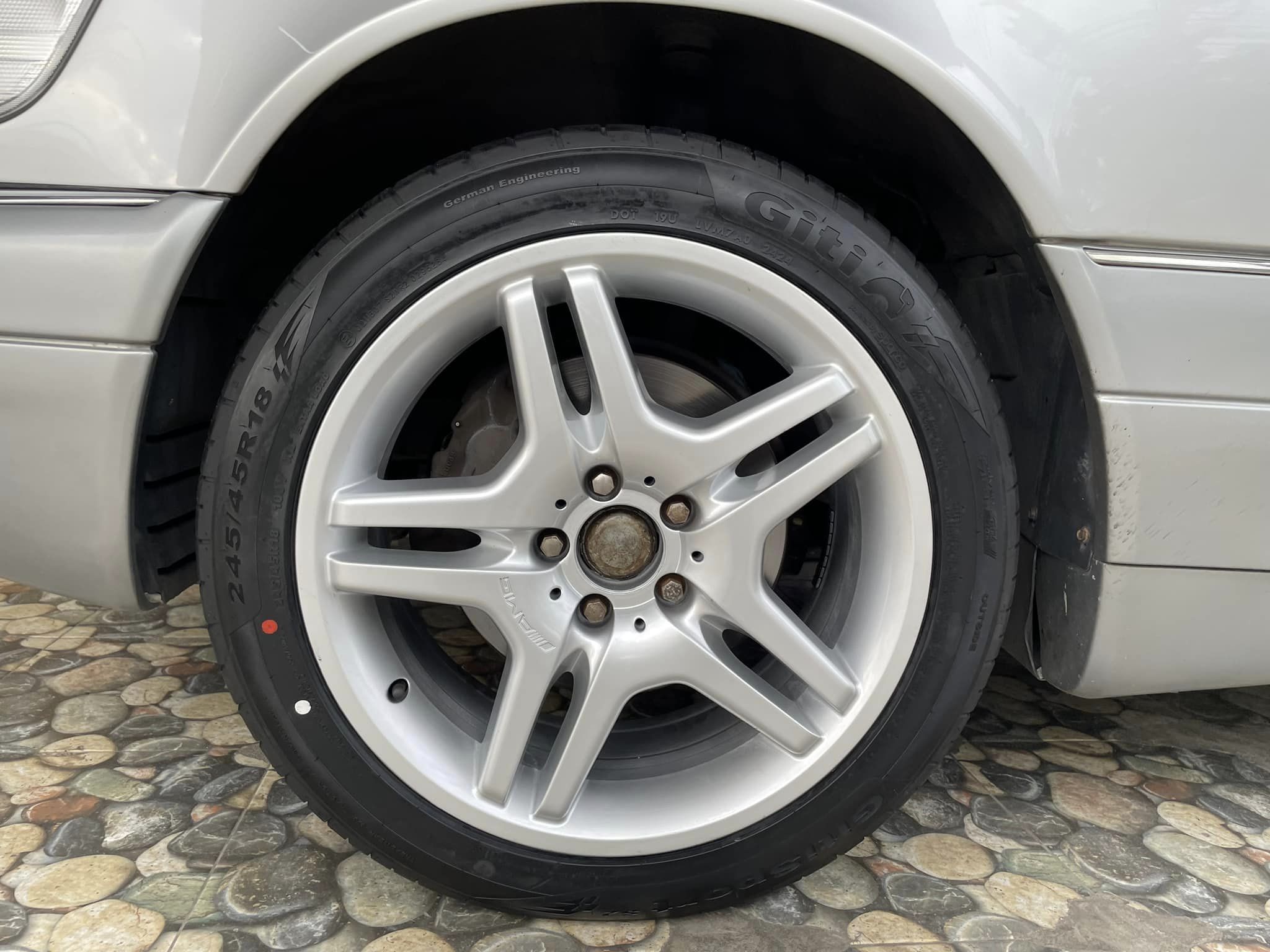 🚗#BENZ_S280🛞 🛞#ยางจีที #ยางสปอร์ตสมรรถนะการขับขี่สูง 🛞 เปลี่ยนยาง 🛞#Giti_SportS2 245/45R18 🛞 #บริการตั้งศูนย์ล้อ