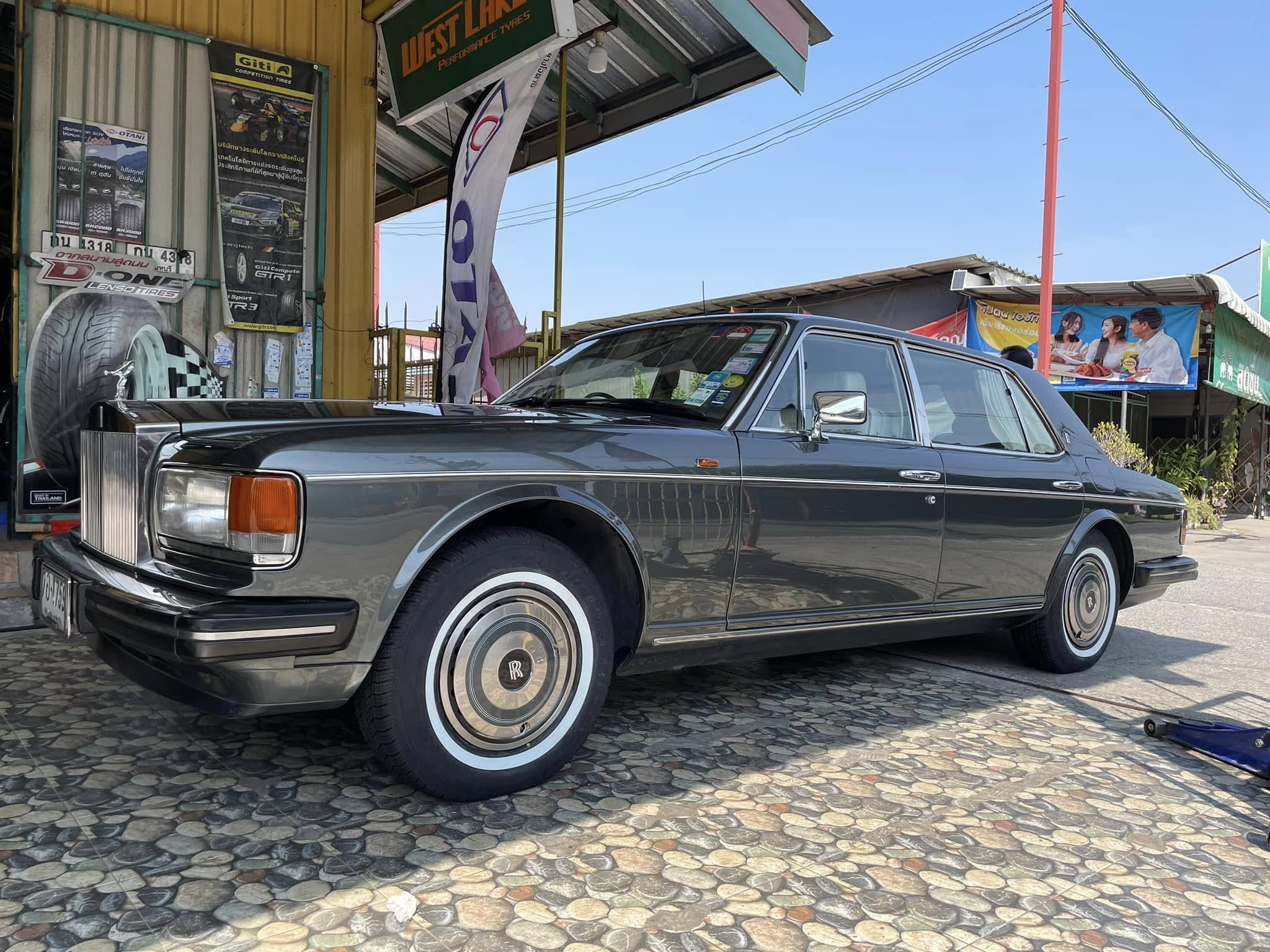 🚘 #ROLLS_ROYCE_SILVER_SPUR 🛞 #SAILUN_ยางขอบขาว 235/75R15