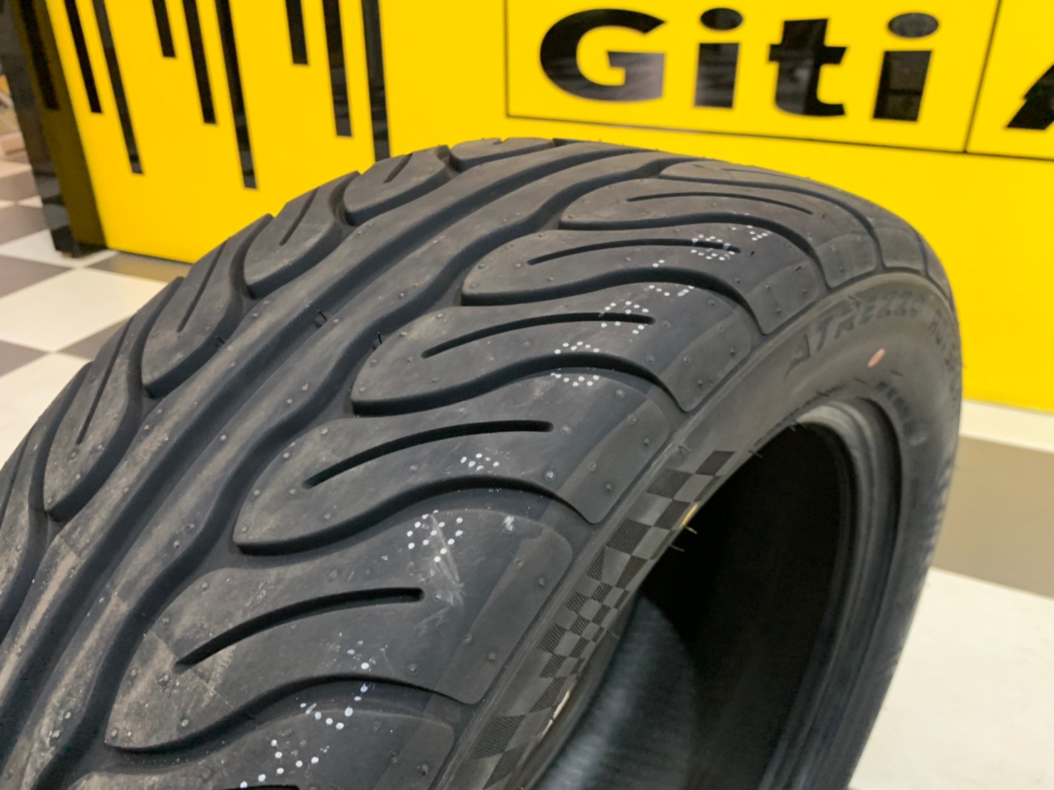 ยางซอฟ255/50R18 Sailun Atrezzo R01 ยางสปอร์ตลายซิ่ง ลายAD ยางใหม่ปี2021