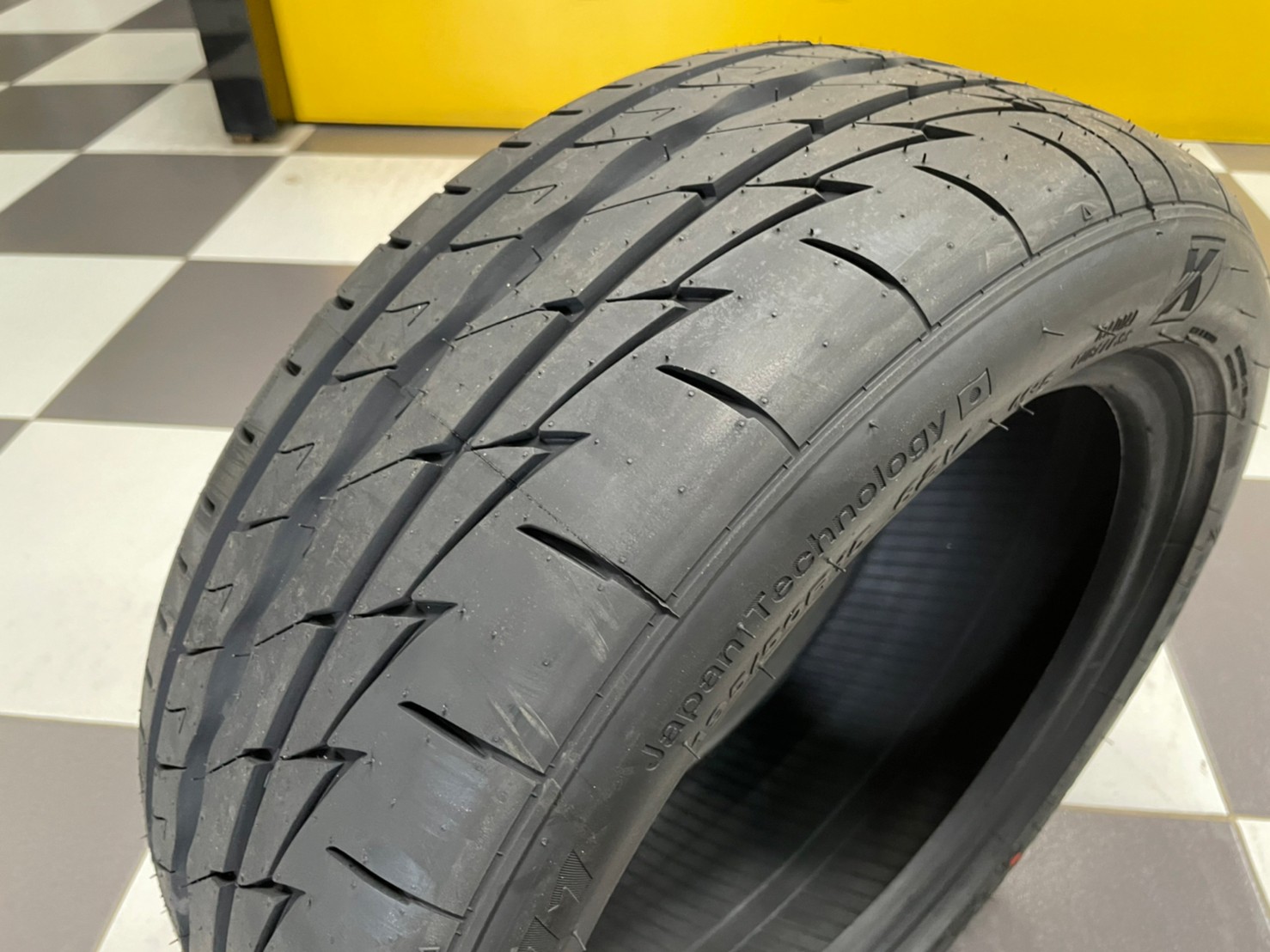 #ยางคินโต๊ะ #KINTO FORZA 001 Treadwear 280 195/50R16 ยางใหม่ปี2022 2เส้น ยางปี2023 2เส้น ลดราคาพิเศษ เพียงชุดละ5600บาท (สินค้ามีจำนวนจำกัด)