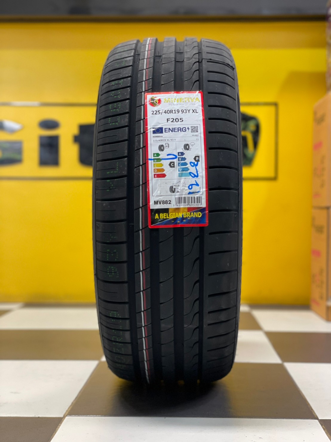 ยางMINERVA F205 225/40R19 ยางสปอร์ตคุณภาพดี สมรรถนะการขับขี่สูงนุ่มเงียบ ยางใหม่2022