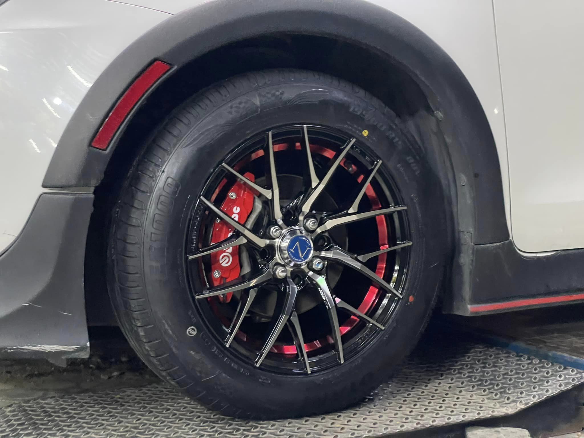 #Suzuki_Swift #จัดชุดล้อพร้อมยาง สวยหรู ราคาเบาๆ #ล้อแม็กซ์NAYA-F153 15x7 ET35 4x100 #อันเดอร์คัตแดง #OTANI_EK1000 195/60R15