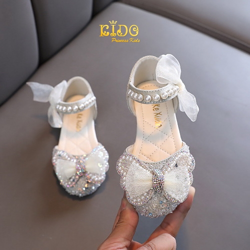 รองเท้าออกงานเด็ก(หน้าร้านอยู่รัชดา ลองได้)H103สีครีม แต่งโบว์ผ้าแก้วติดเพชรและโบว์หลัง เปิดข้าง ประดับด้วยมุกตรงสายรัดรองเท้า มาพร้อมโบว์
