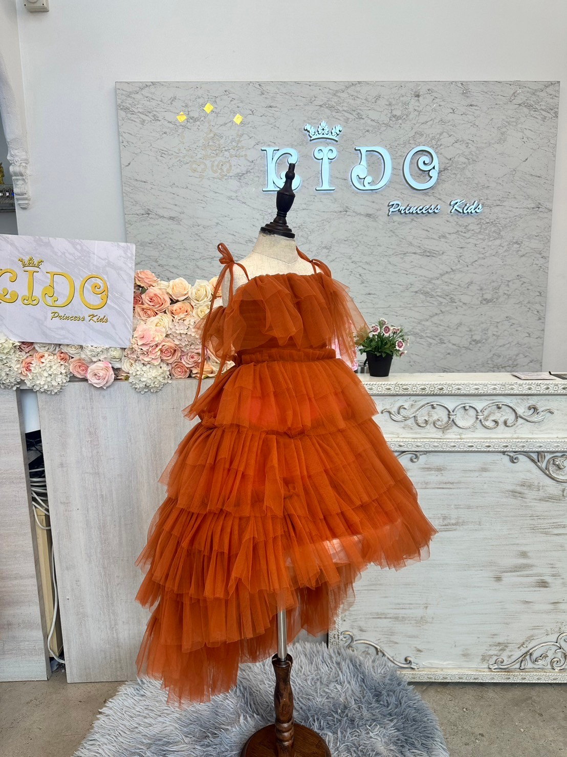 ชุดราตรีเด็ก(หน้าร้านอยู่รัชดา ลองได้ถ่ายรูปจากชุดจริง)W18931 สีส้ม สายเดี่ยว ซีทรู กระโปรงสั้นฟูฟ่อง