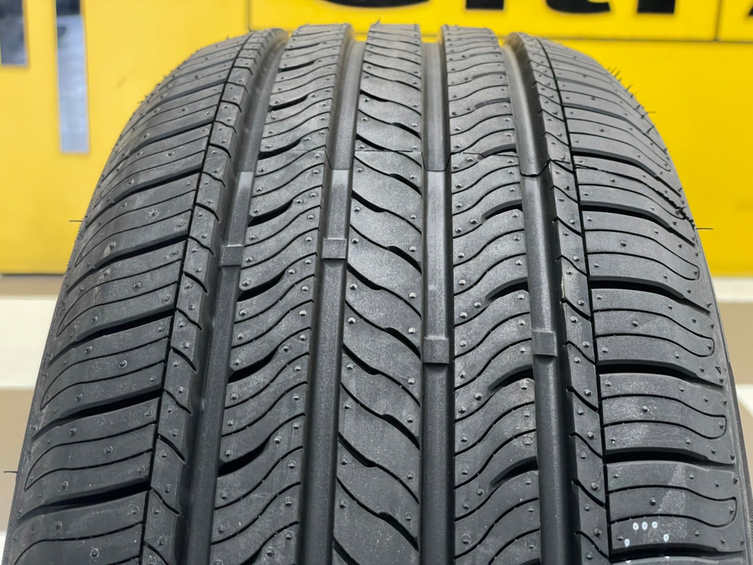 215/55R16 BLACKHAWK ยางใหม่ปี2022