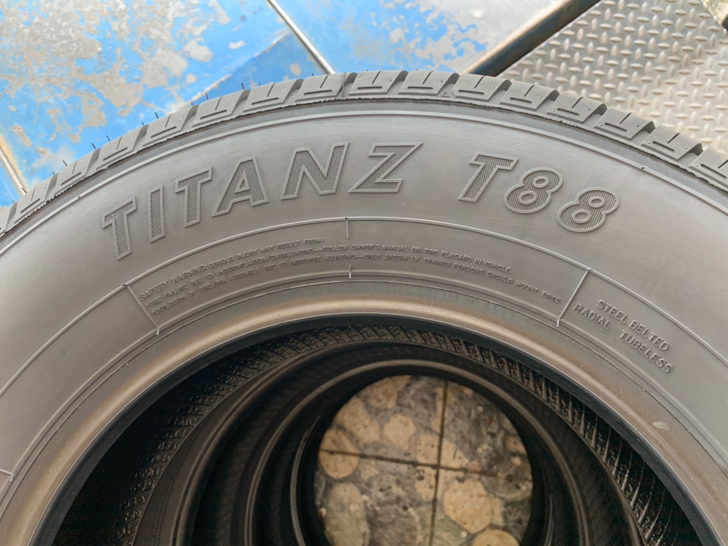 DEESTONE TITANZ T88 215/70R15 ยางใหม่ปี2020 จัดส่งฟรีทั่วประเทศ