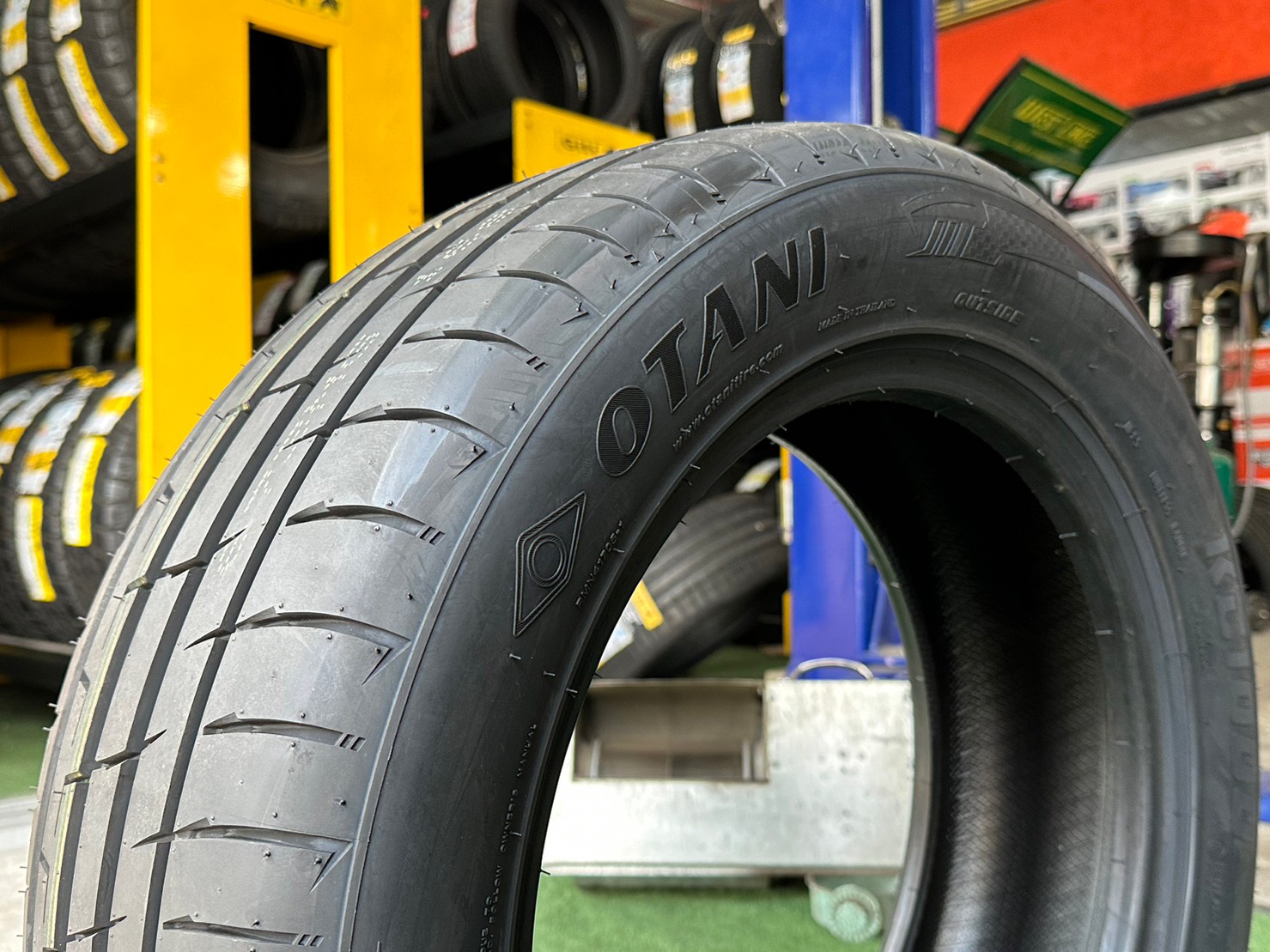 OTANI KC1000 225/55R17 ยางใหม่ปี2023 ราคาพิเศษพร้อมติดตั้งฟรี สามารถสอบถามเพิ่มเติมได้ค่ะ