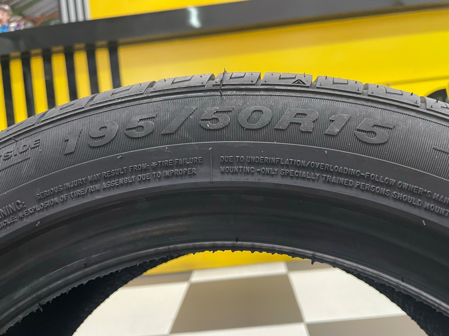 ยางใหม่AUSTONE SP602 195/50R15 ยางผลิตไทย คุ้มค่ารับประกันบาดบวมเบียดตำ365วันเคลมฟรี