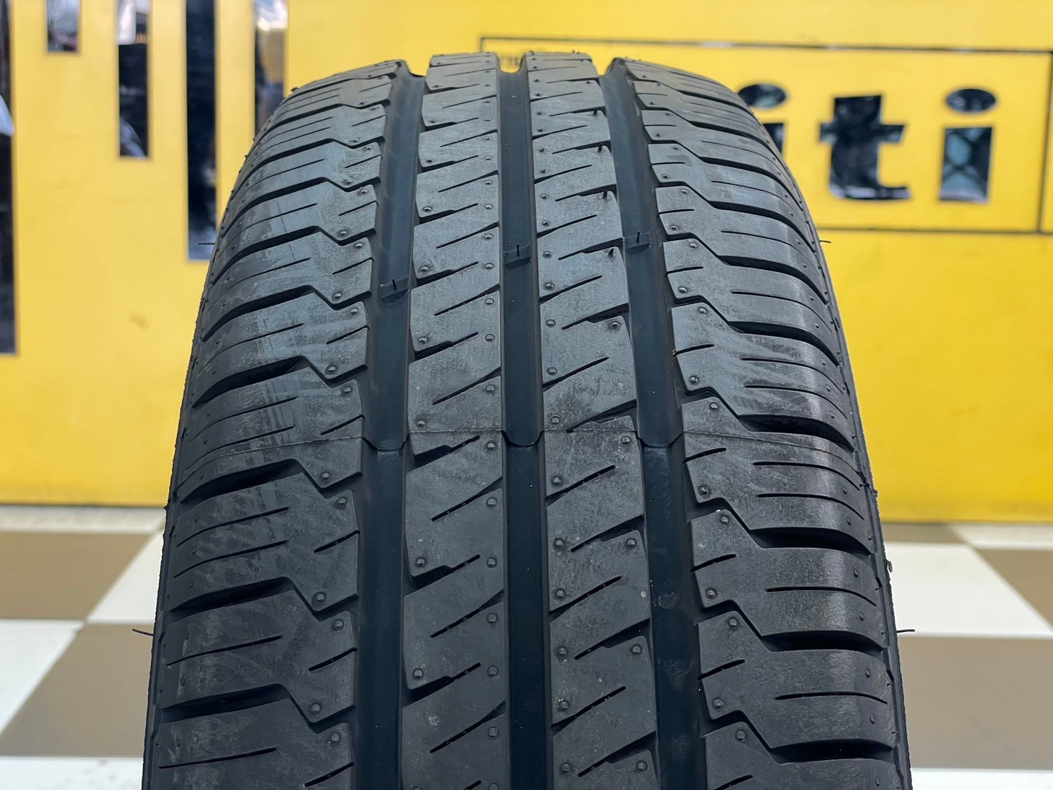 HANKOOK Vantra LT RA18 215/70R15 ยางบรรทุกคุณภาพ คุ้มราคา ยางใหม่ปี2023