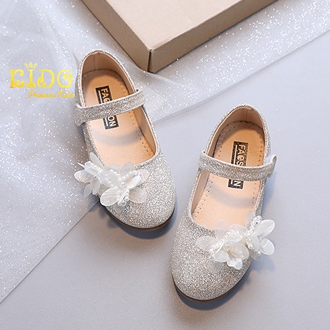 รองเท้าเด็กออกงาน(หน้าร้านอยู่รัชดา ลองได้)H113 สีครีม แต่งดอกไม้ด้านหน้า
