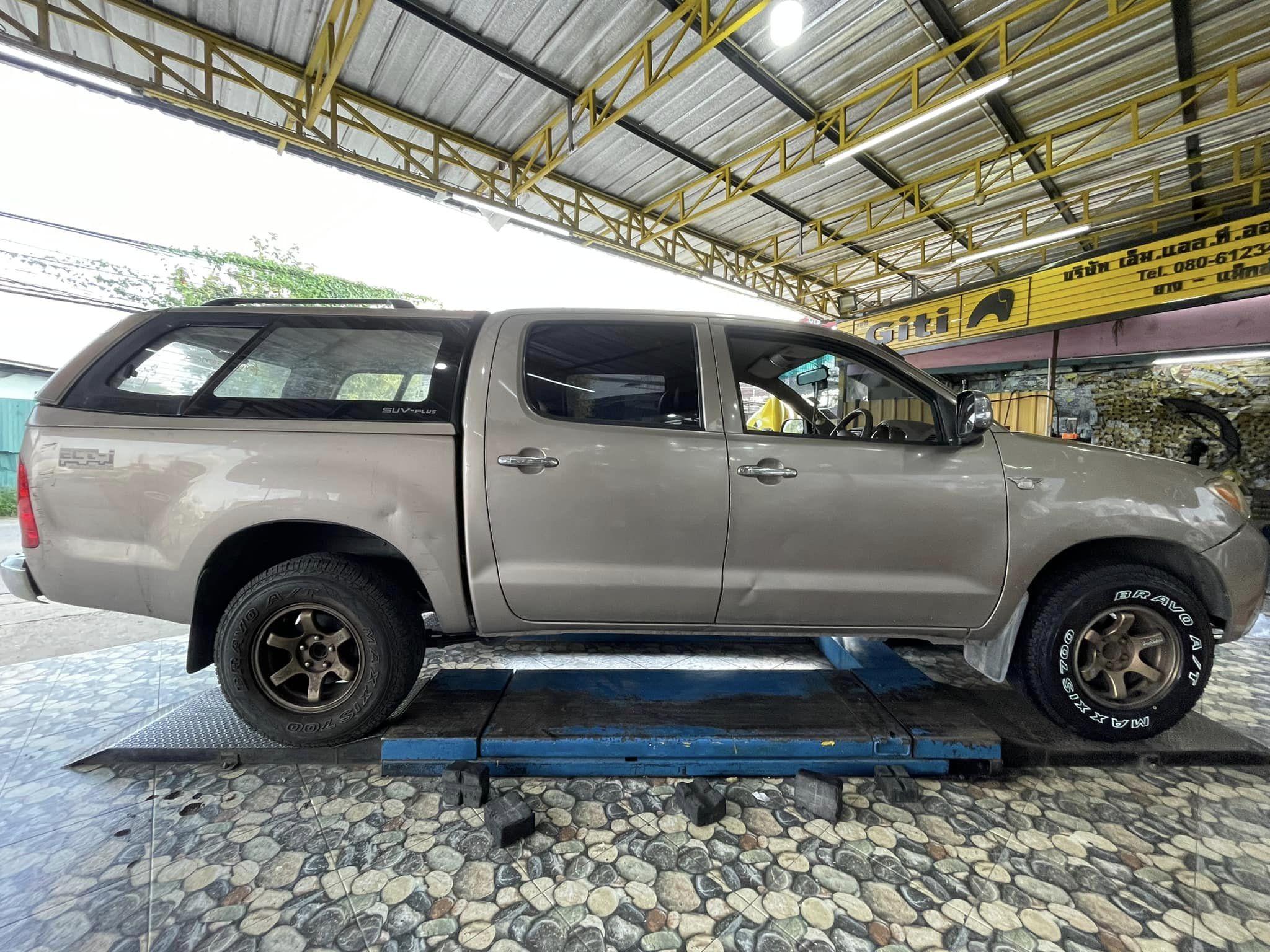 #ยางสายลุย หล่อดุดัน เปลี่ยนยาง #TOYOTA_VIGO❤️ #MAXXIS_AT700_235/75R15