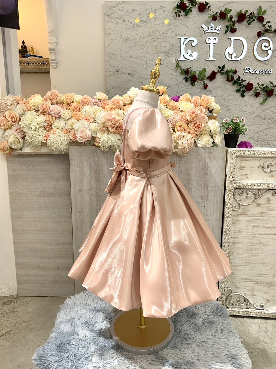 ชุดราตรีเด็ก(หน้าร้านอยู่รัชดา ลองได้ถ่ายรูปจากชุดจริง)B272 สีชมพู กระโปรงสั้น แขนตุ๊กตา ประดับคลิสตัลล้อมคอ น่ารักๆ