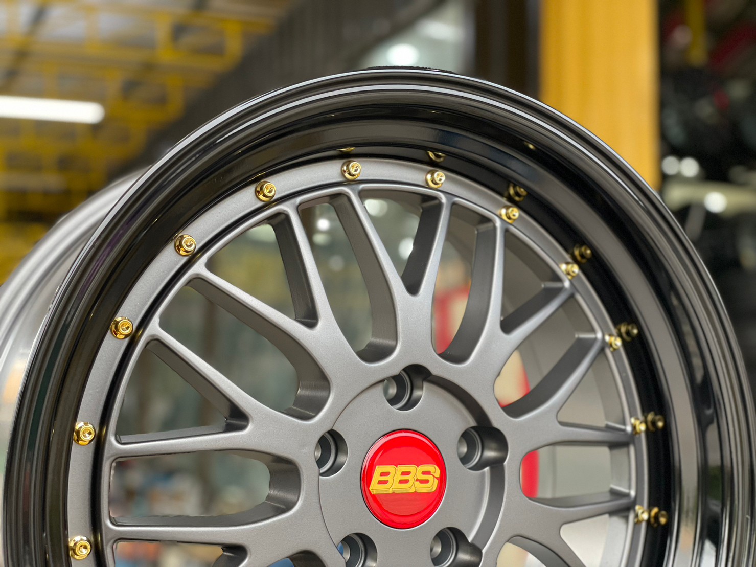 ล้อแม็กซ์ใหม่ BBS LM ขอบ18 18x8.5 ET33 5x112 18x8.5 ET33 5x114 สีเทากัน ขอบดำเงา หลุดสีทอง