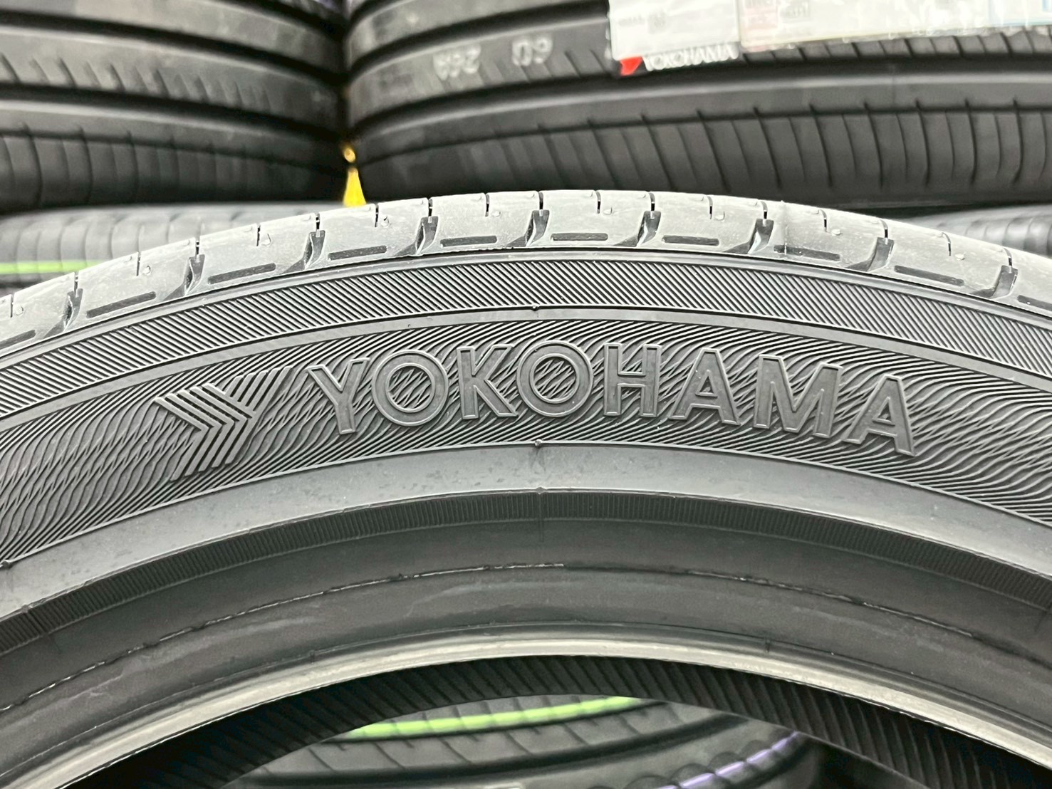 Yokohama ADVAN dB Decibel V551 ขนาด 235/45R18 ยางใหม่ปี2025