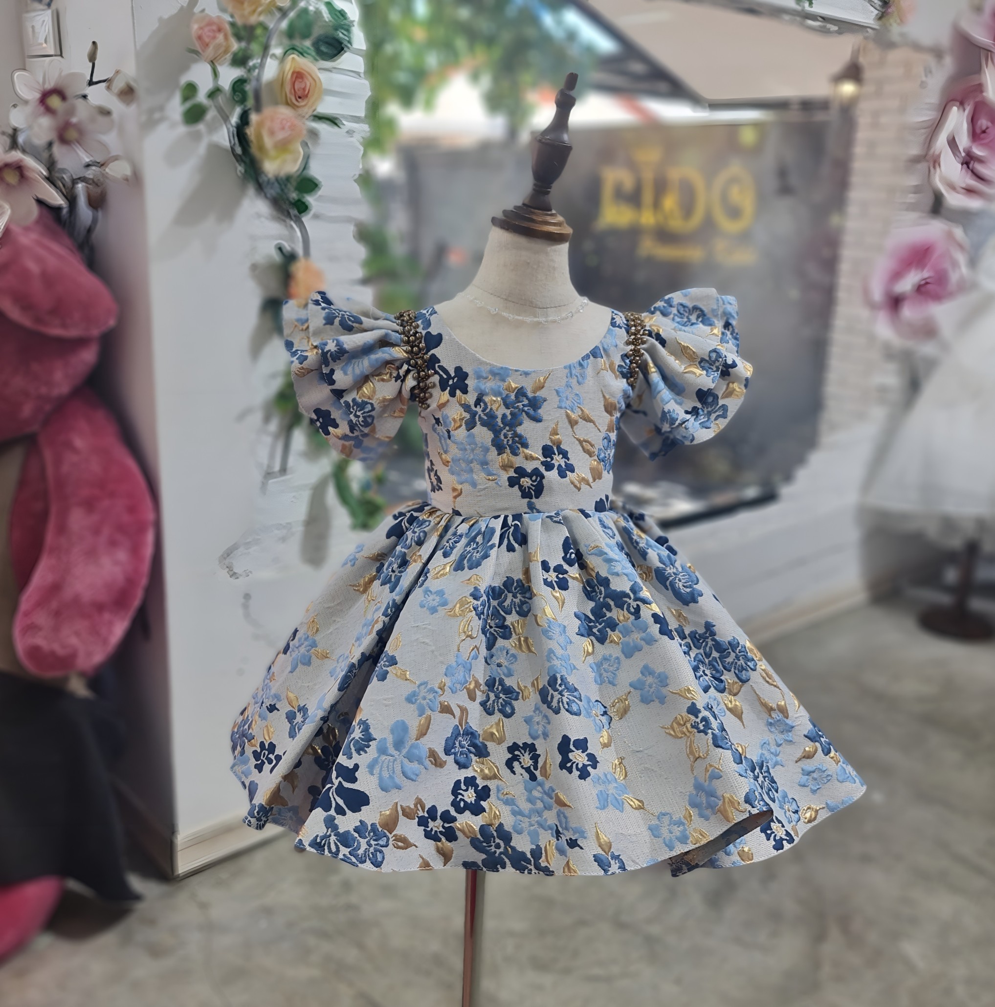 ชุดราตรีเด็ก(หน้าร้านอยู่รัชดา ลองได้ถ่ายรูปจากชุดจริง)W18590 สีน้ำเงิน แขนระบายประดับเส้นไหล่ กระโปรงสั้น