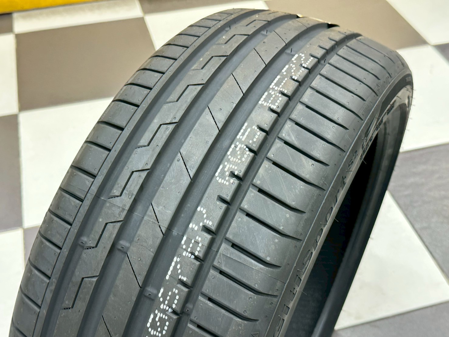 ยาง GITI SportS2 ขนาด 225/40R19 ยางใหม่ปี2025