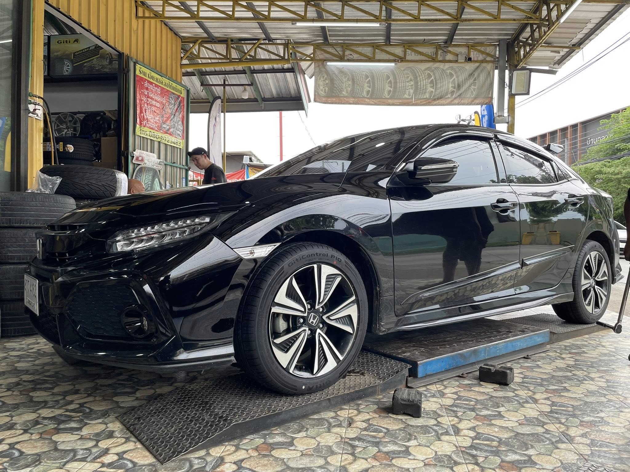 HONDA_CIVIC 🚘🛞🐘#GITI_ControlP10_215/50R17