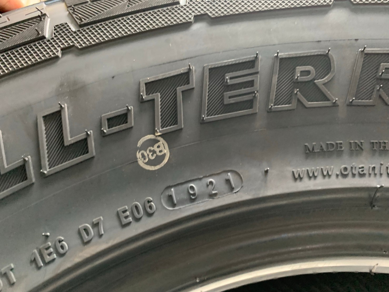 ยางโอตานิ OTANI SA3000 265/75R16 ยางใหม่ปี2021 ราคาพิเศษพร้อมติดตั้งฟรี สามารถสอบถามเพิ่มเติมได้ค่ะ